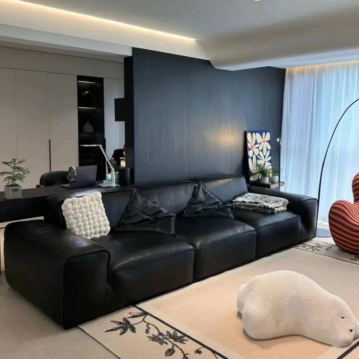Divano a tre posti in tessuto nero, stile minimalista italiano, a blocco, per soggiorno, appartamento, villa o ufficio.