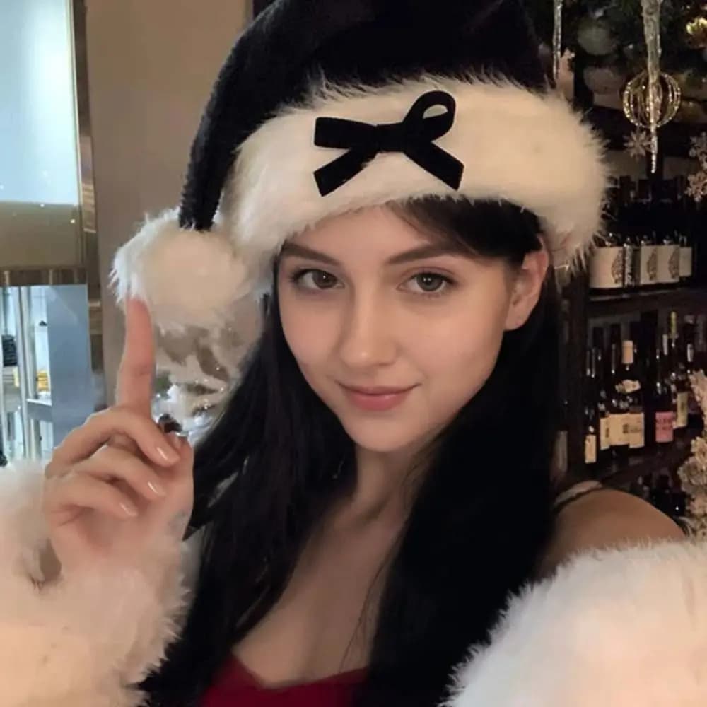 Simpatico cappello natalizio nero Accessori in stoffa Palla di cartone animato Berretto morbido Silenziatore Fiocco Cappello da Babbo Natale per ragazze