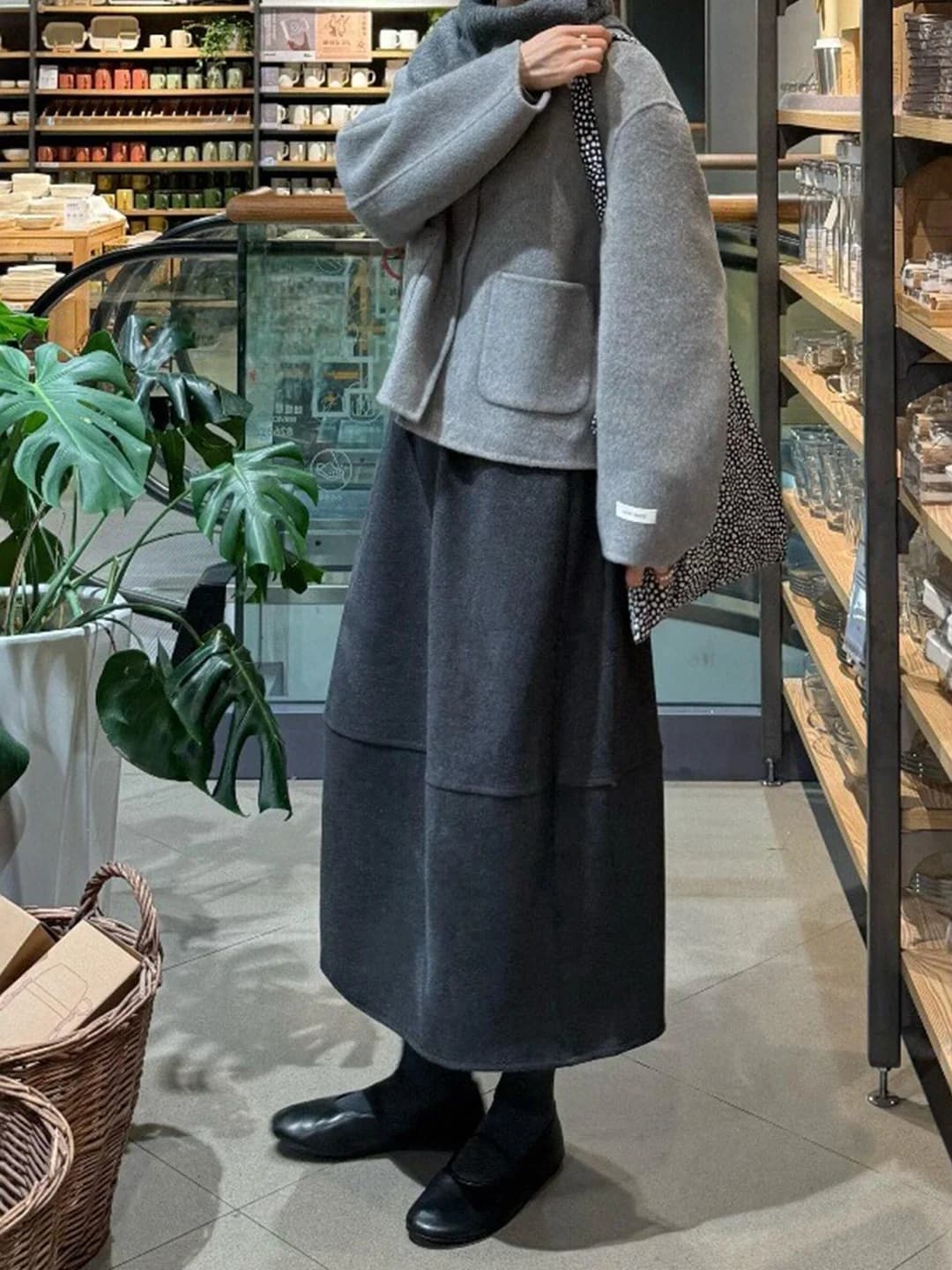 Gonna a vita alta con stampa floreale, gonna midi elasticizzata che nasconde e valorizza la figura, per donne curvy.