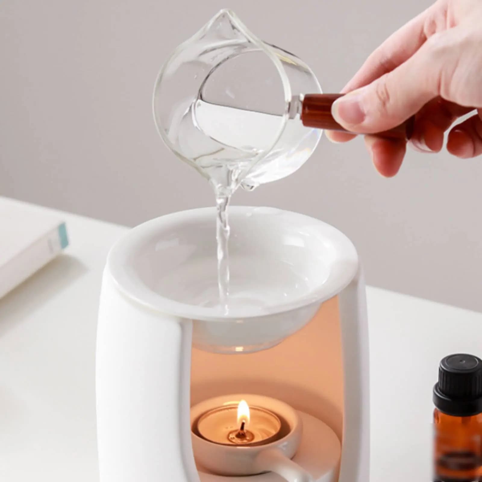 Lampada Aromatica Facile da Usare, Bruciatore di Oli Essenziali in Ceramica, Diffusore di Oli con Supporto per Candela Tealight, Bruciatore di Cera Profumata in Ceramica Resistente al Calore con Finitura Lucida per Camera da Letto