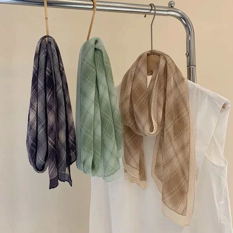 Plissettata scarf in Japanese and Korean style for women, elegant shawls for commuting, fashion art accessory, tartan silk scarf