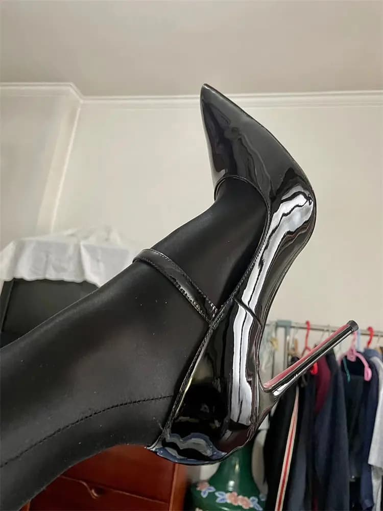 New round toe T-belt high-heeled shoes with thin heels, pointed toes, shallow mouth, black, sexy, versatile, single button shoes