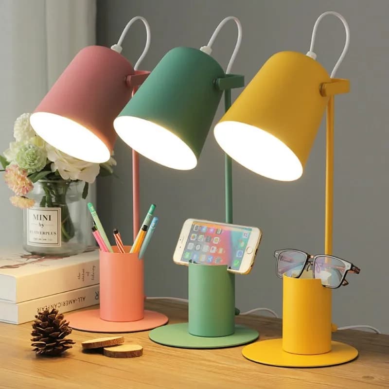 Lampada da tavolo creativa in ferro nordico artistico Lampada da scrivania dimmerabile per lettura di moda a LED con portapenne Lampade da scrivania per la protezione degli occhi per la casa