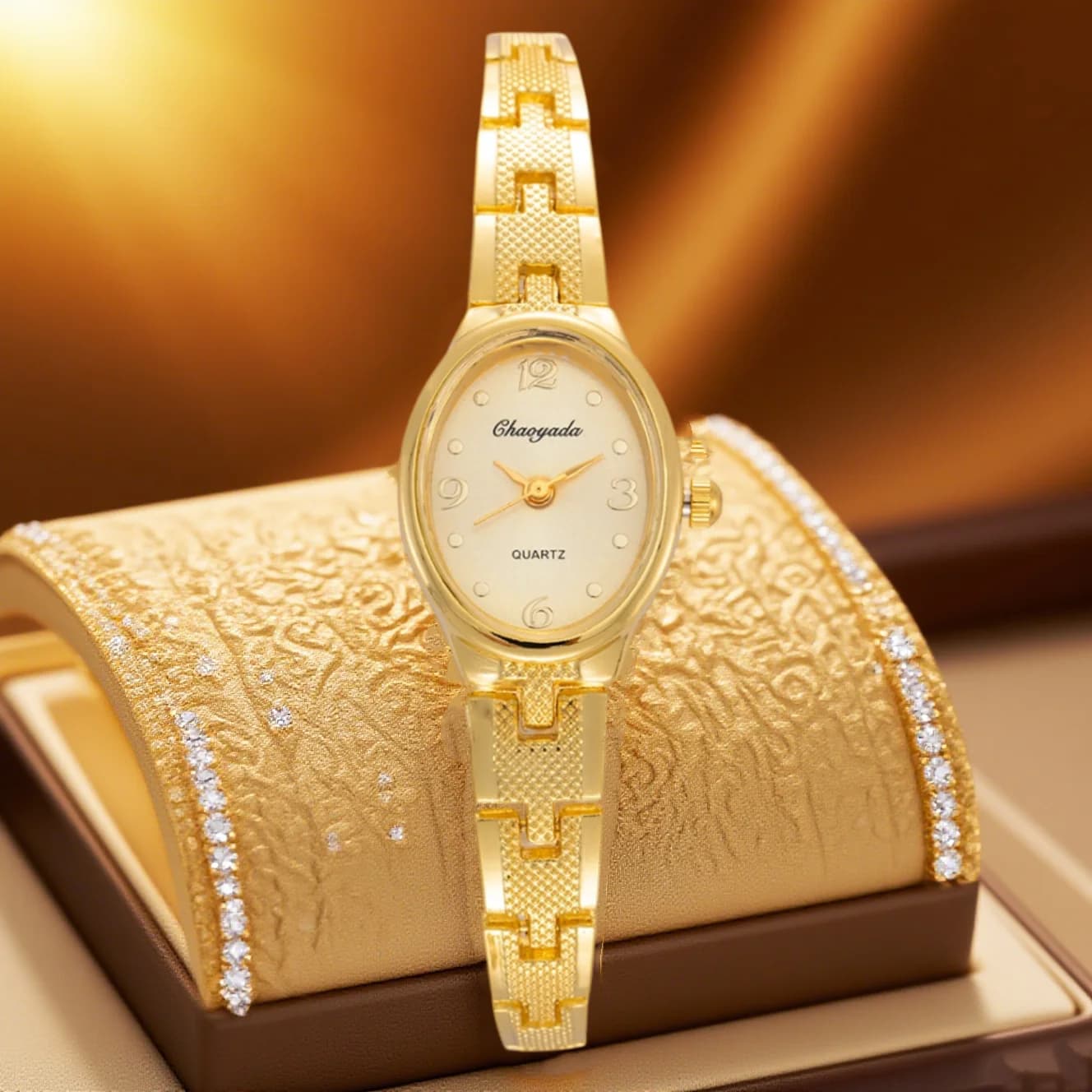Women's Luxury Gold Wrist Watch Top Brand Fashion Oval Dial Ladies Quartz Wrist Watch Elegant Women's Watch Gift