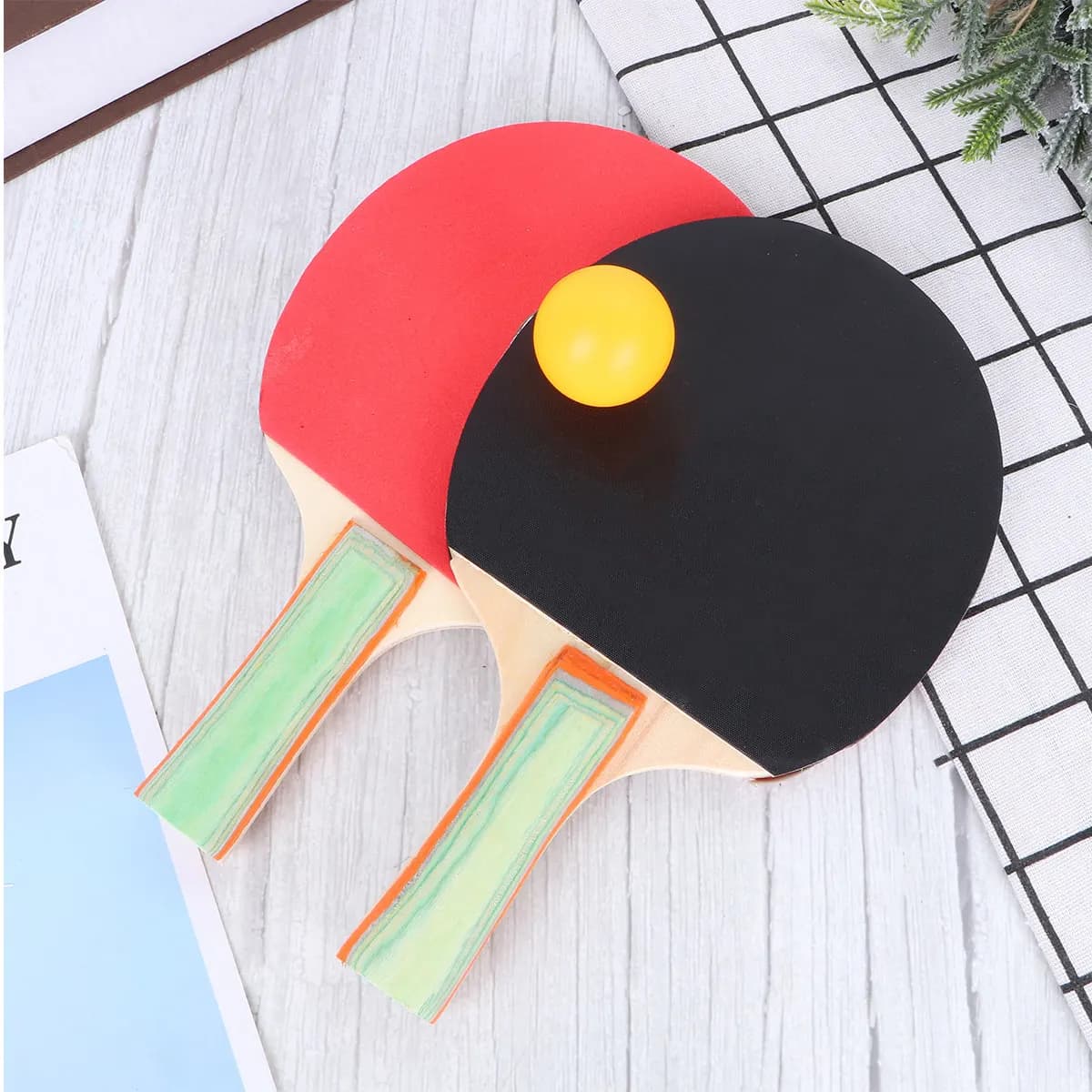 Set di Racchette da Ping Pong Durevoli e Sicure per Adolescenti, 2 Racchette Orizzontali Stile Dritto, 3 Palline per Adulti