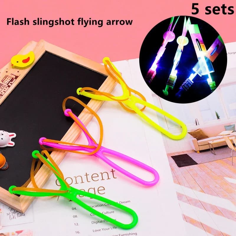 Luminoso lampeggiante LED luce grande fionda freccia volante all'aperto brillante razzo Flash giocattolo rotante regalo fata catapulta