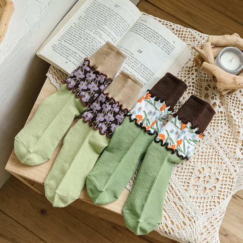 1/4 pair retro Fashionable versatile niche design mid tube socks made of cotton soft simple comfortable casual women socks
