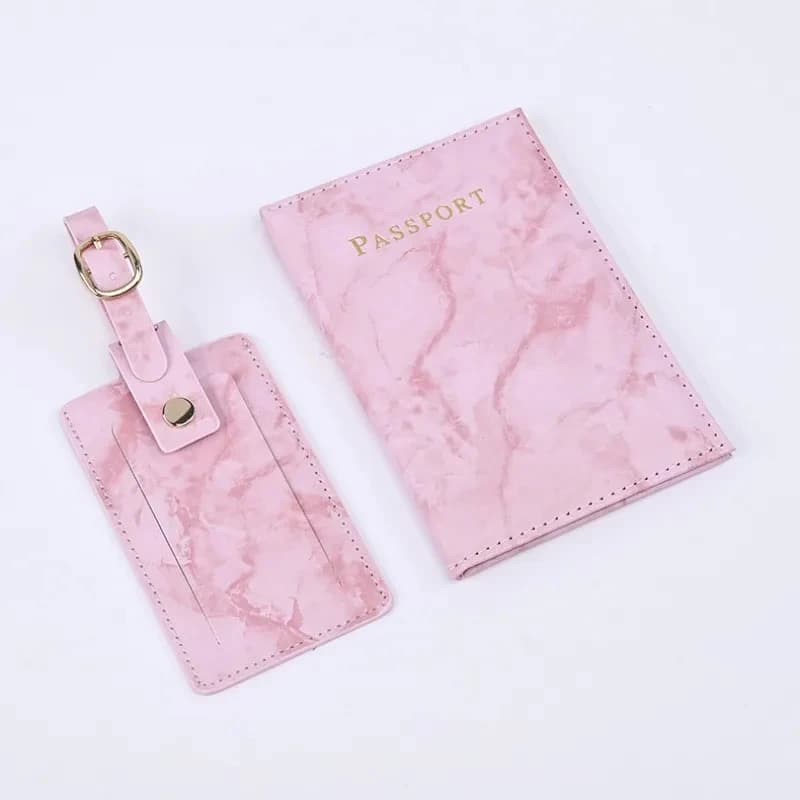 Set di 2 Porta Passaporto e Carte di Credito, Clip per Biglietti, Accessori da Viaggio, Cover per Passaporto Effetto Marmo Rosa e Nero, Etichette per Bagagli