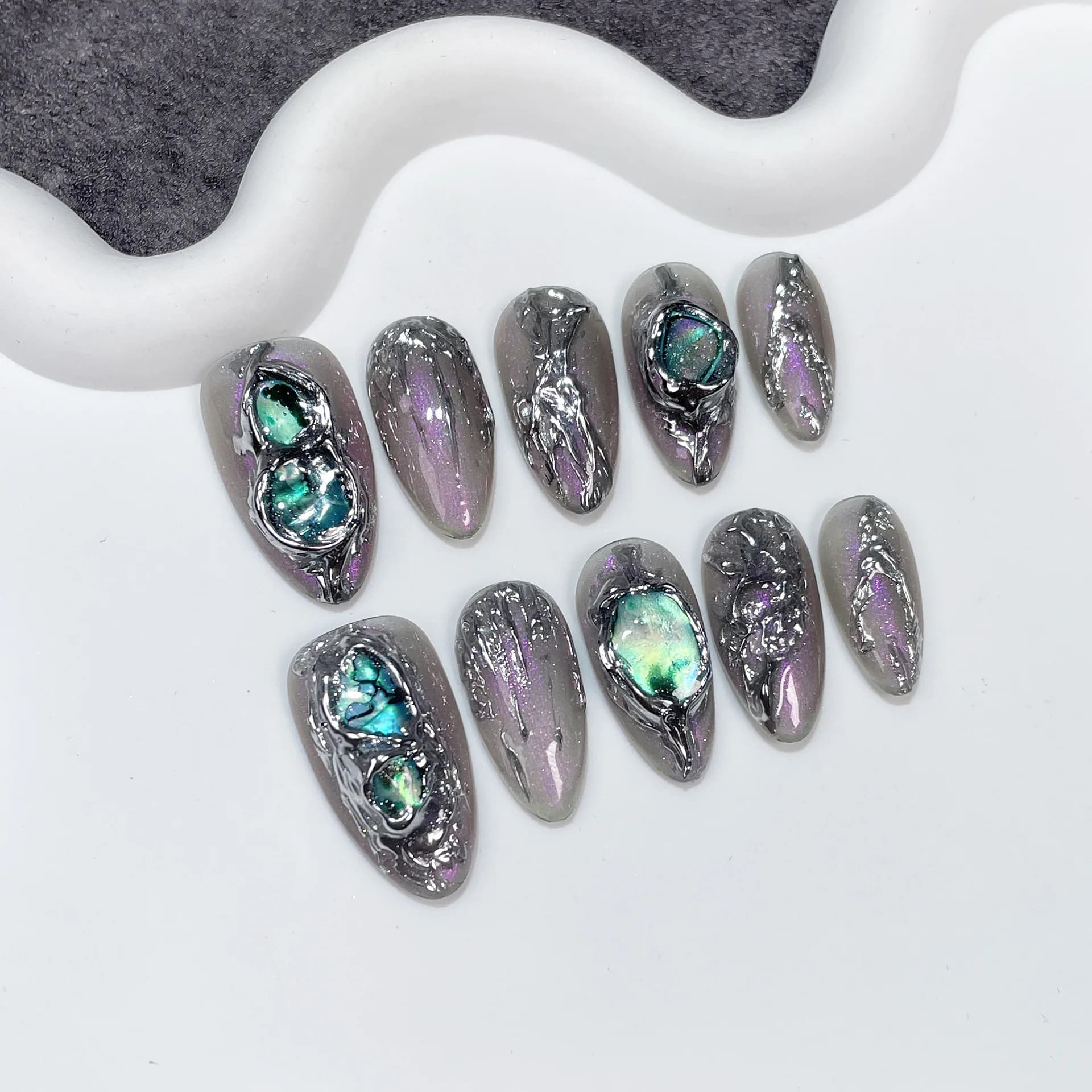 10Pc Hot Cool Press On Nails Dark Black 3D Butterfly Metal Design False Nails Mandorla False Nails Full Cover wearable manicure tips