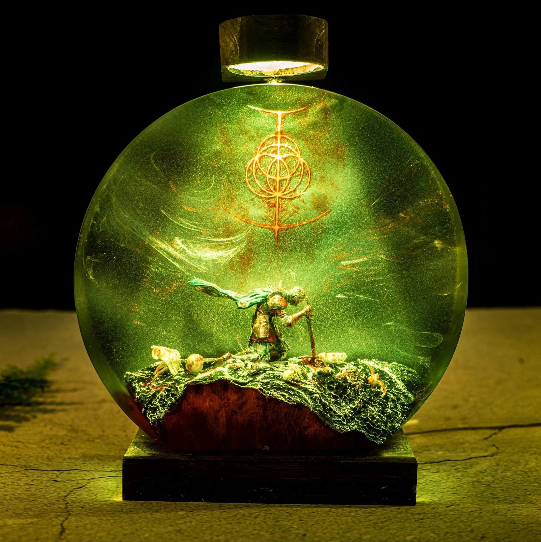 ZZ 2026 Fallen Knight Helmet 3D Model Epoxy Resin Lamp Unique Desktop Ornament Boys Room Decoration Holiday Gift
