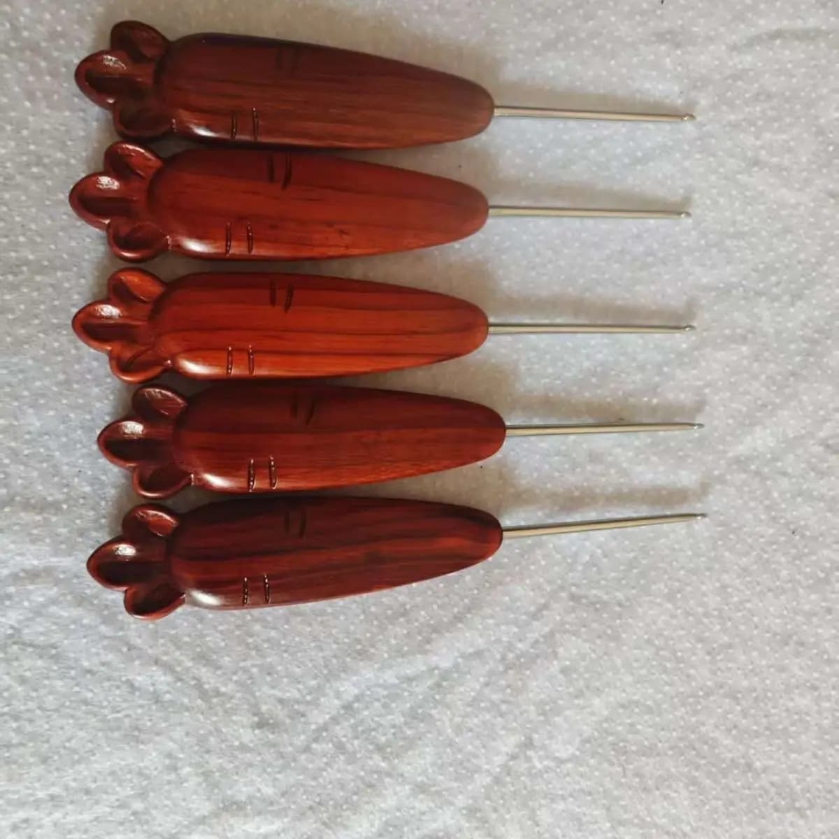 Red Sandalwood Carrot Carving Short Handle Crochet Hook Stainless Steel Crochet Head Knitting Sweater Needles DIY Sewing Tool