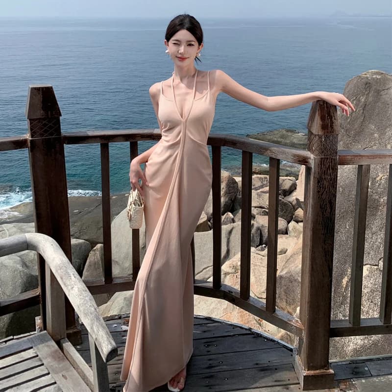 Abito Elegante con Scollo a V Profondo e Spalline, Sexy e Audace, per Vacanze al Mare, con Schiena Scoperta, Gonna Lunga in Cotone, Ideale per il Tragito Urbano e Appuntamenti in Spiaggia