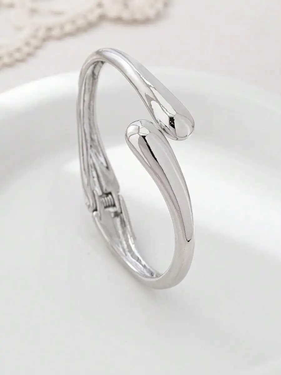Bracciale a goccia moderno in argento per donna, design elegante e minimalista impilabile, gioiello da indossare tutti i giorni, regalo per occasioni speciali