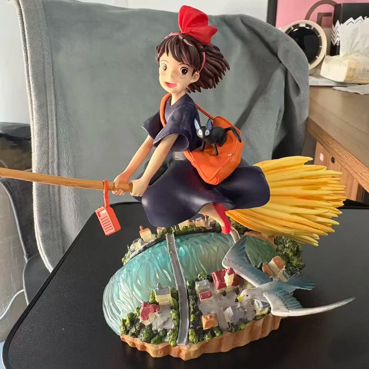 Il servizio di consegna di Kiki La piccola strega Figura Studio Ghibli Cartoon Anime Merchandise Desktop Ornament Car Figurine Regalo di compleanno