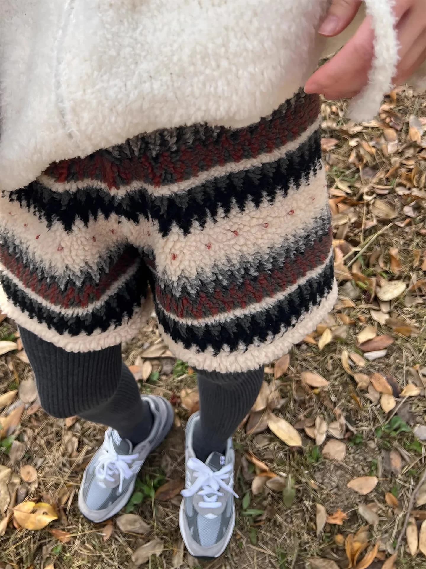 Retro Fair Isle Embroidered Lamb Velvet Casual Pants Women's High Waist Wide Leg Short Shorts Winter New Style Commute Style