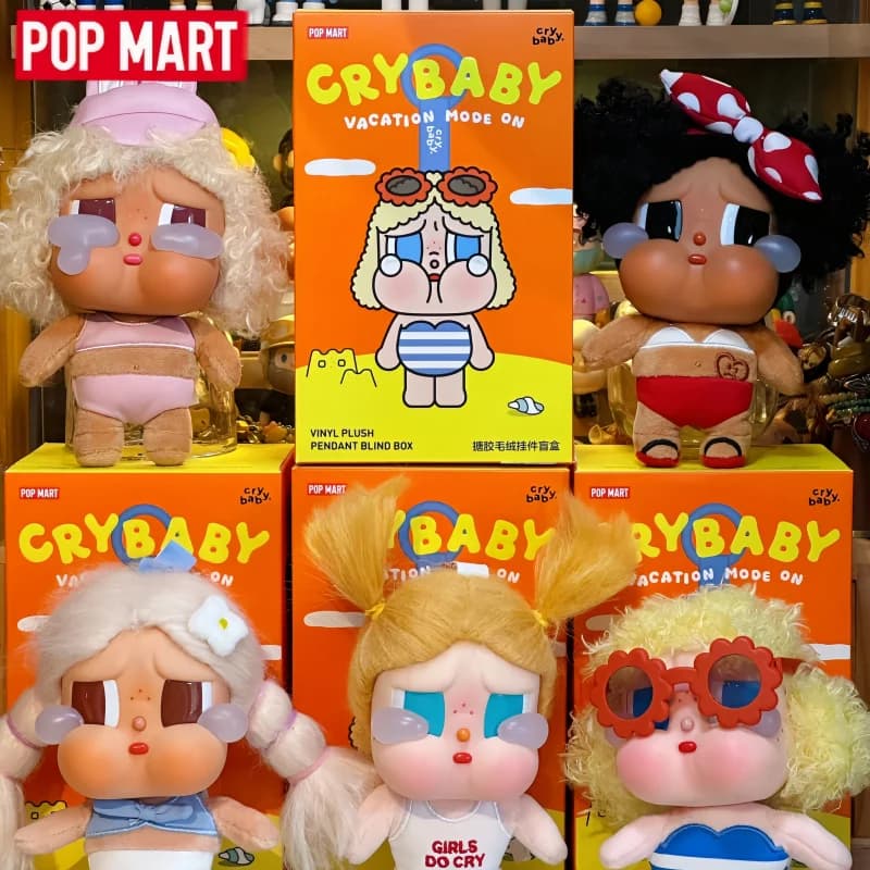 POP MART Originale CRYBABY Vacation Mode On Series - Blind Box con Bambole in Vinile, Statuette Kawaii, Ornamenti da Scrivania, Regalo da Collezione