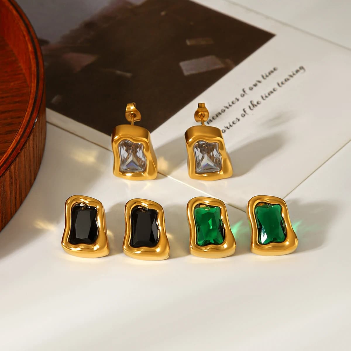Set di gioielli Huangchao classico con zirconi cubici placcati in oro 18 carati, orecchini da donna in acciaio inossidabile, set di gioielli semplici e alla moda