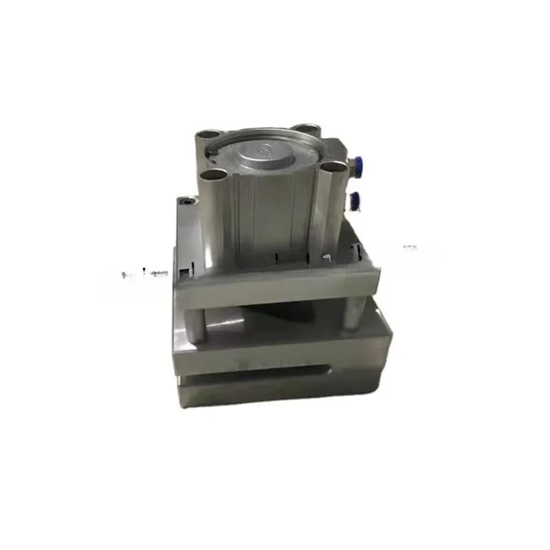 Fast hole-out plastic bag pneumatic triangle punching tool