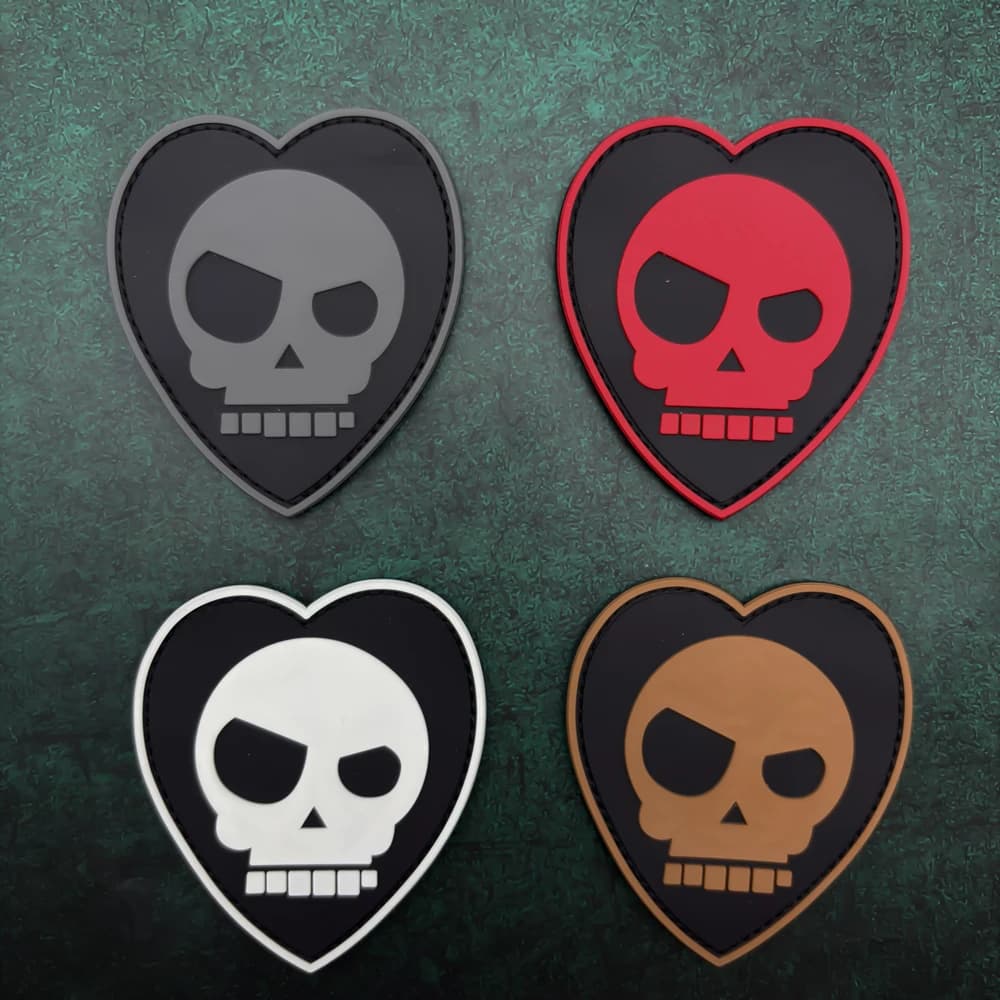 Patch in PVC morbido a forma di teschio a cuore - Adesivo con effetto fosforescente, adatto per cappelli, vestiti, zaini, giacche, gilet - Patch ricamata