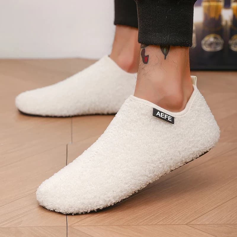 Men's Slippers Winter Hot Shoes Men's Walking Shoes Soft and Thin Bottom Design Bedroom Slippers Men's Flat Shoes