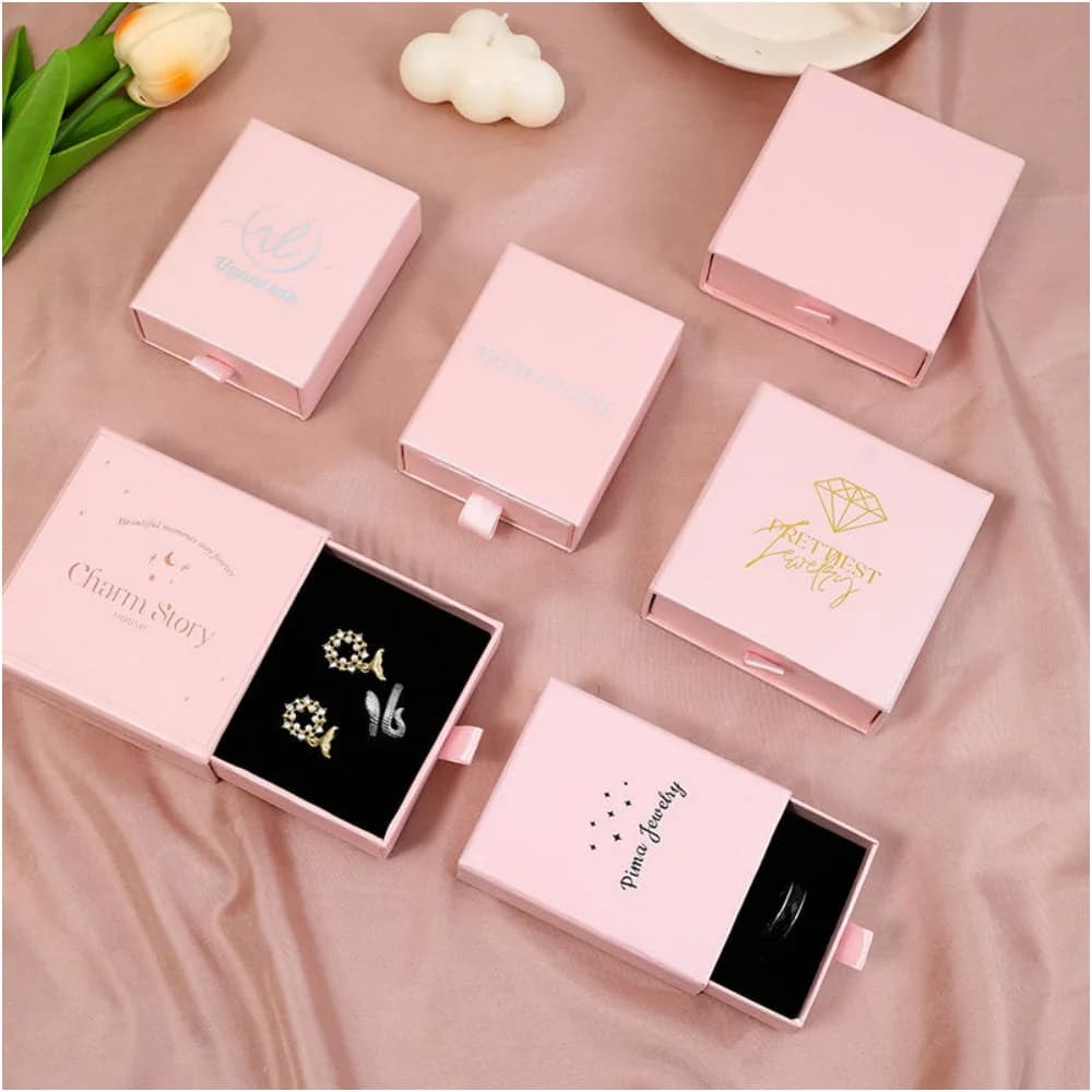 Confezione da 20 pezzi Scatola per imballaggio di gioielli Logo personalizzato 9x9x2,5 cm Cassetto scorrevole in carta sfusa Ornamenti di lusso Collane Scatole per organizer regalo