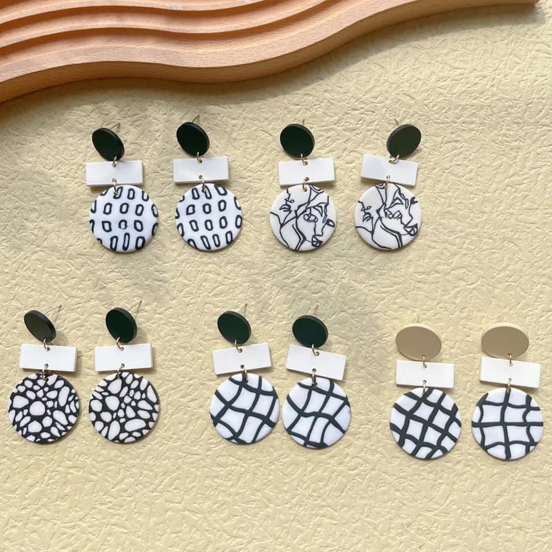 Orecchini in ceramica morbida in argilla polimerica orecchini da donna di nicchia fatti a mano di fascia alta geometrici classici in bianco e nero semplici e versati