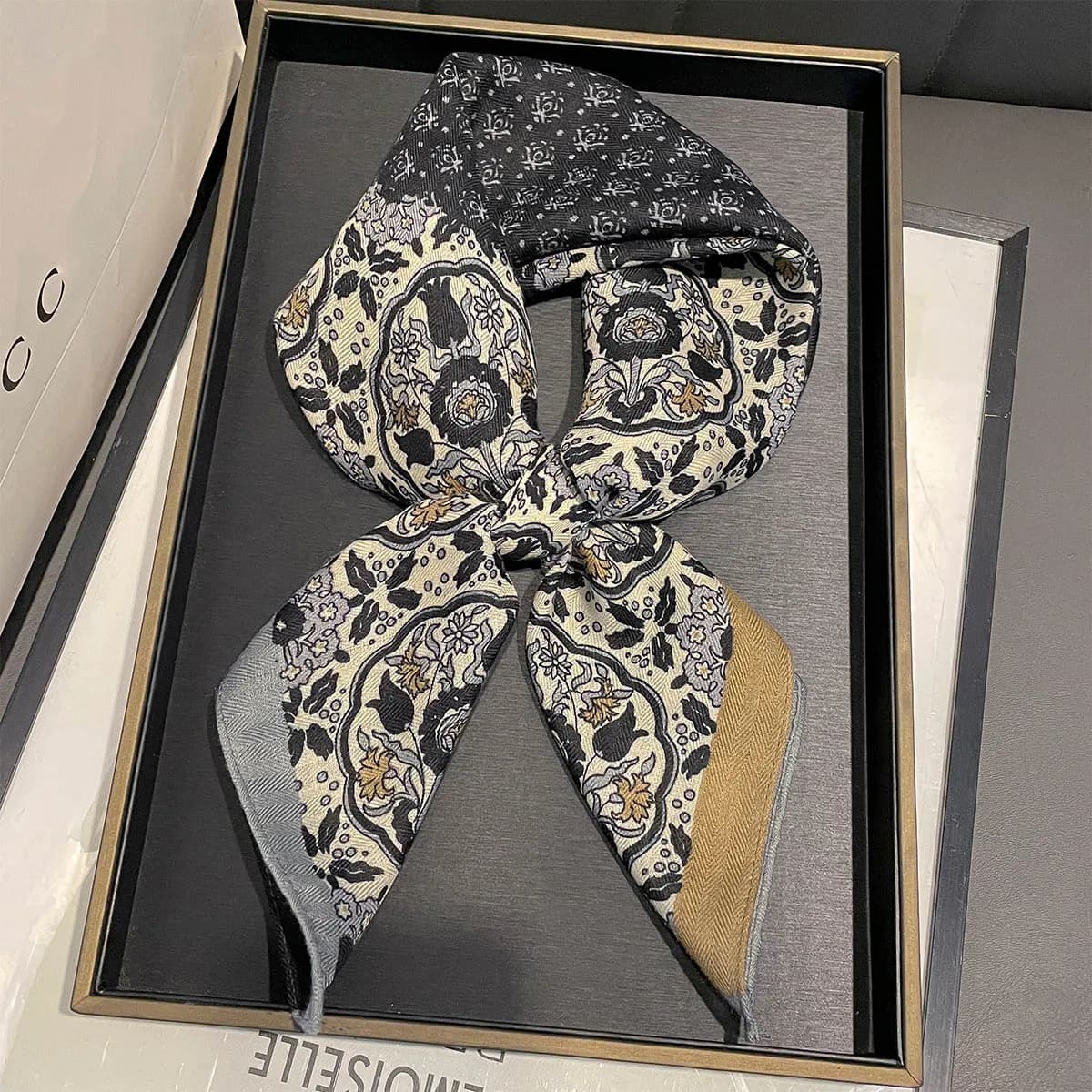 Luxury Square Scarf For Women Elegant Ladies Hijab Retro Paisley Neckerchief Imitation Silk Scarves Fashion Shawl For Travel
