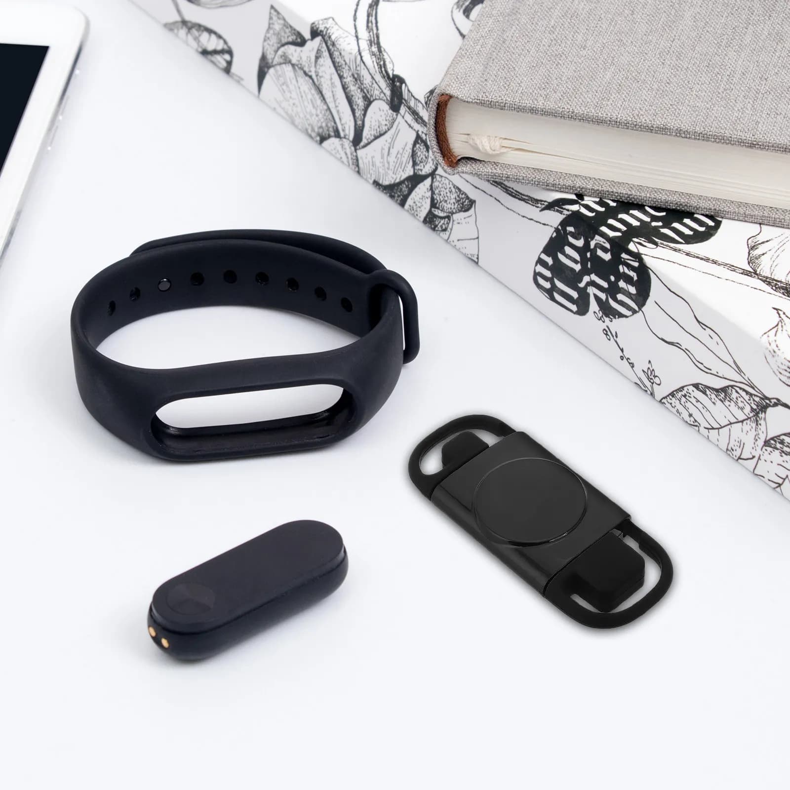 Portable Wireless Watch Charger for Watch Magnetic Travel Cordless Charging Mini Compact Keychain Design Safe Overheat