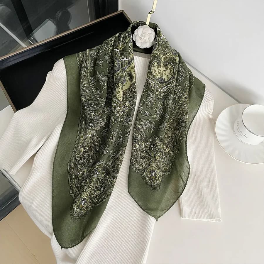 Nuova Sciarpa da Donna alla Moda 70x70cm con Stampa Paisley, Sciarpa Quadrata in Cotone, Foulard Decorativo, Bandana di Lusso per Collo e Testa