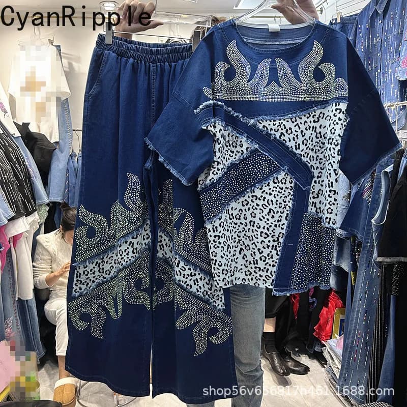 Set Two Pieces Fashion for Women: T-shirt Larga in Maniche Corte with Leopard Print and Diamonds + Trousers Straight in Gamba Larga with Elastic Life
