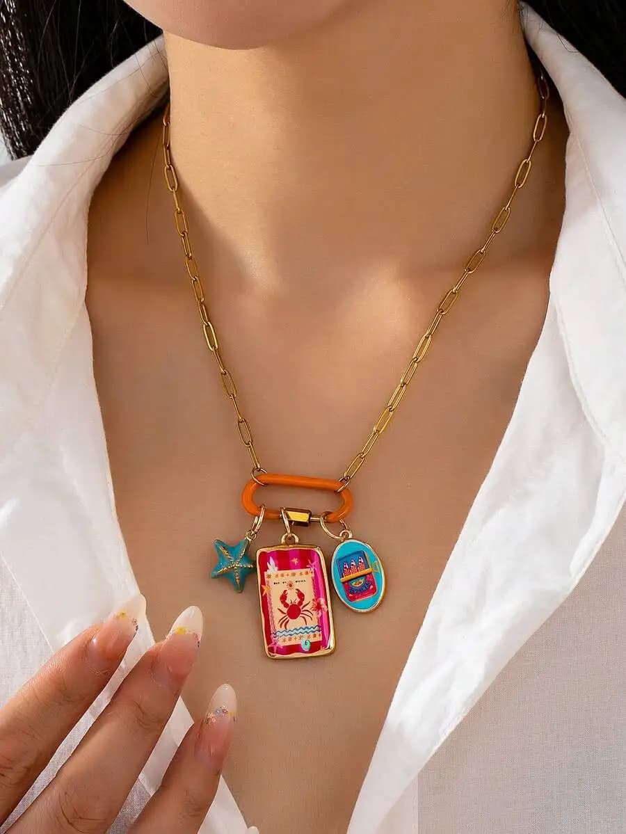 Collana a catena regolabile placcata oro con ciondoli smaltati colorati a forma di stella marina e granchio, gioielli boho da spiaggia per donna