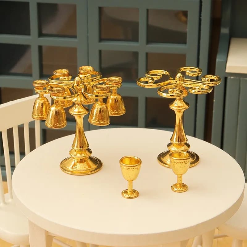 Portabicchieri per bicchiere da vino per casa delle bambole Mini tazze dorate Scena per bevande in lega Mano Fai da te Tiro Ornamenti decorativi per il desktop Decorazioni per la casa