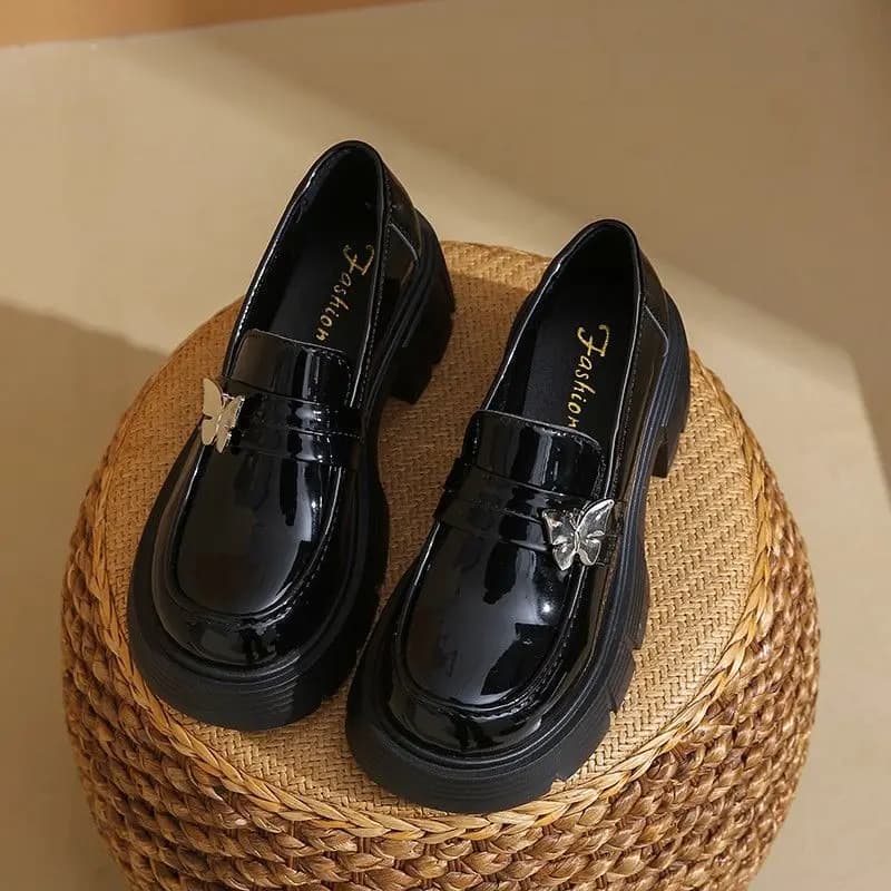 Scarpe da donna in pelle con tacco grosso e plateau spesso di ispirazione britannica Mocassino Mary Jane da studente con punta tonda primaverile 2025
