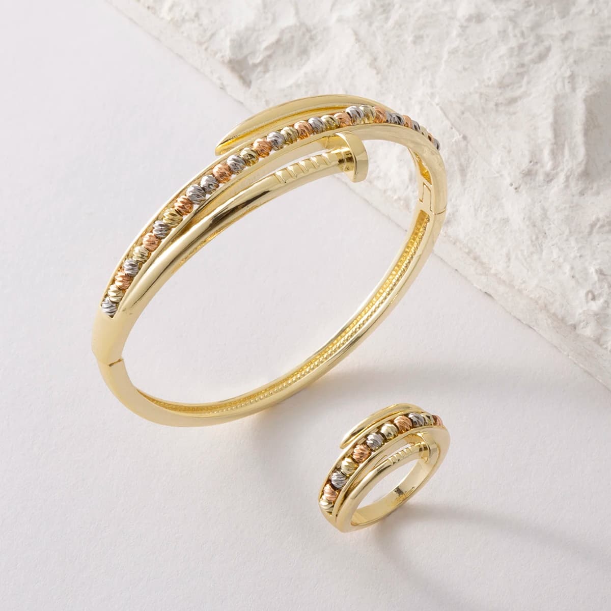 2023 Apr nuovo Set di gioielli da donna in metallo 14k placcatura in oro bracciale anello gioielli squisiti regalo di festa