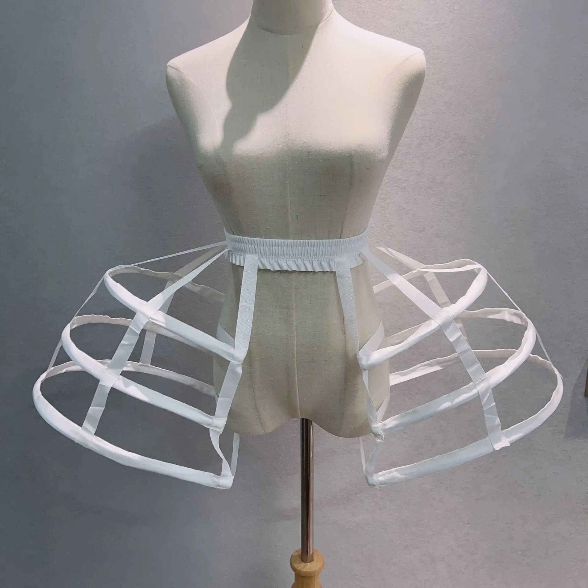 Sottoveste bianca per donna Trambusto vittoriano Gonna a gabbie vuote a 3 cerchi Cosplay Lolita Sottogonna Crinolina