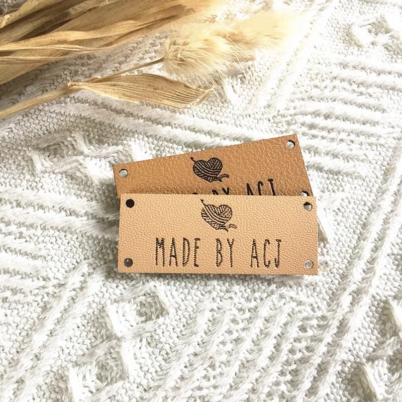 30 etichette per cucire Personalizza logo Etichette per maglieria all'uncinetto in pelle fatte a mano Etichette rettangolari incise per abbigliamento artigianato articoli cappello
