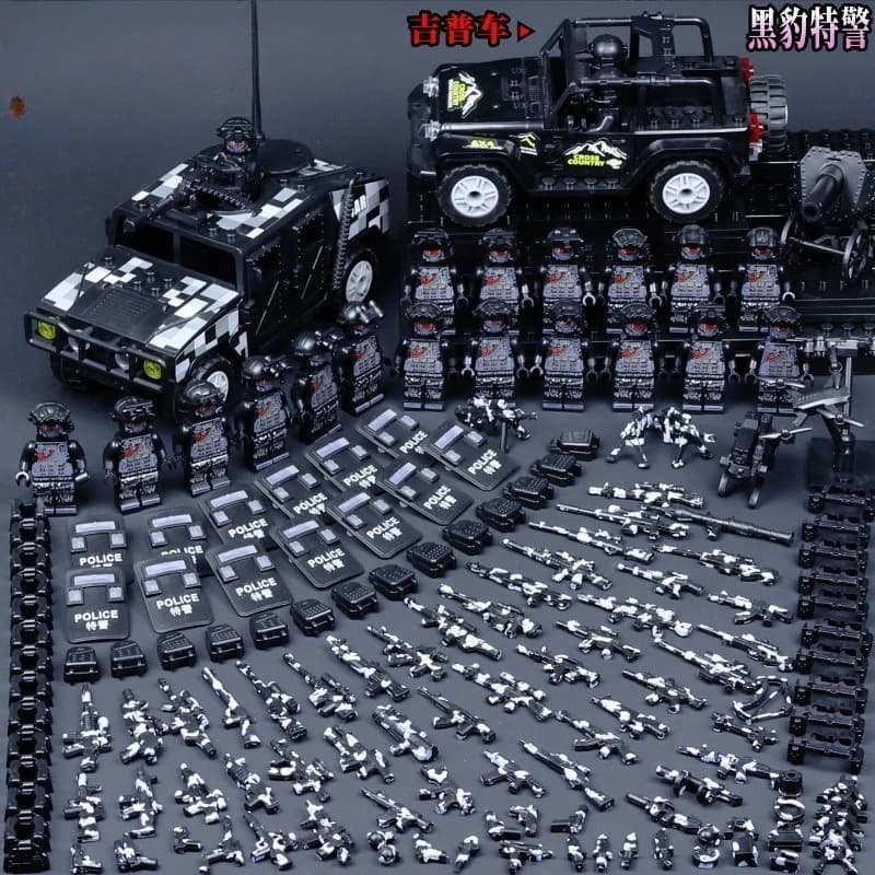 I soldati Delta Action Panther hanno assemblato giocattoli, mini personaggi, bambole umanoidi, giocattoli per ragazzi, regali di compleanno, personaggi dei cartoni animati.