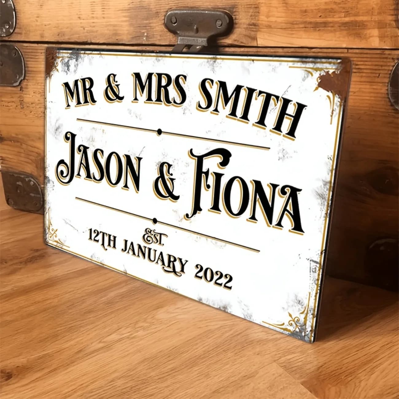 Cartello di benvenuto in alluminio personalizzato: nome personalizzato "Mr. e Mrs". Supporto da parete con superficie lucida impermeabile antigraffio.