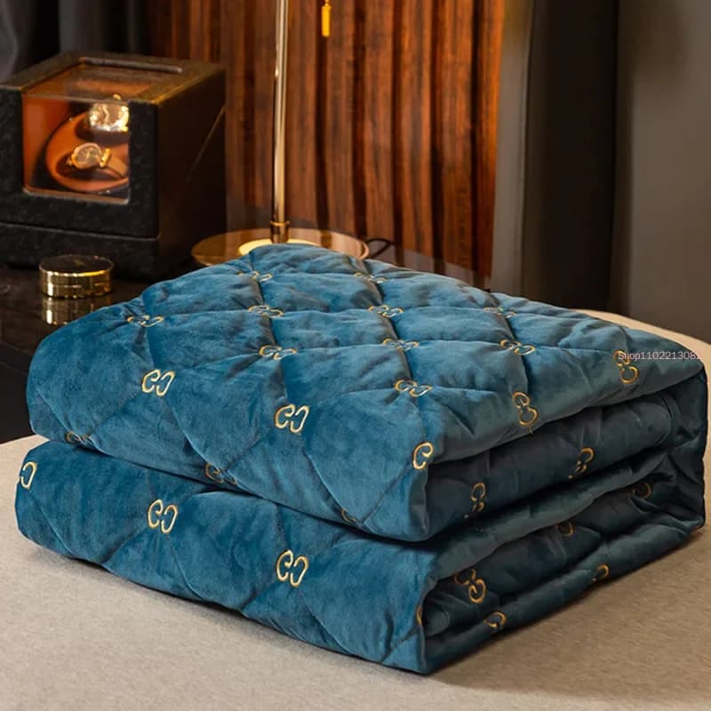 Embroidered coprimaterasso quilted in soft velvet thickened Lenzuolo with custom corners not included pillowcase