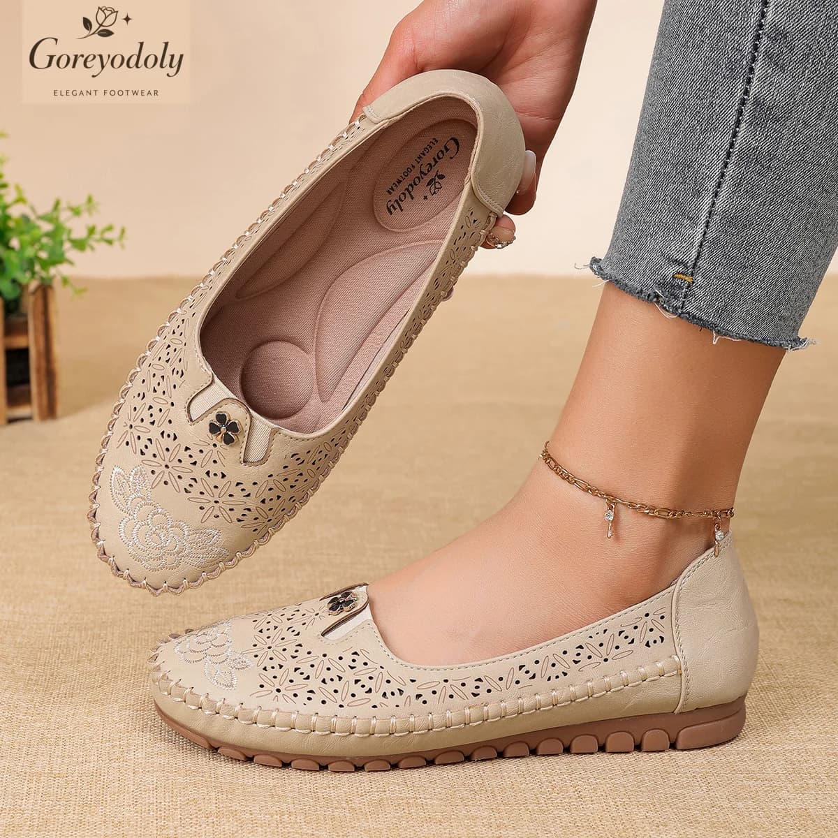 Mocassini da donna Goreyodoly con ricamo floreale, design scavato, slip-on, scarpe da passeggio casual leggere e traspiranti, morbide e antiscivolo