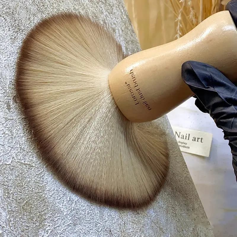 1PC Professionisti Spazzola per unghie soffici Manico rotondo in legno Pulizia della polvere Pennello per trucco Accessori per manicure Strumenti per attrezzature per saloni