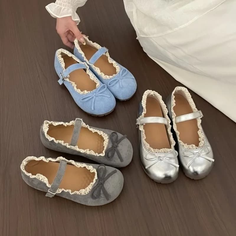 Scarpe da Donna in Pizzo e Camoscio con Tacco Basso, Punta Rotonda, Fiocco e Design Elegante