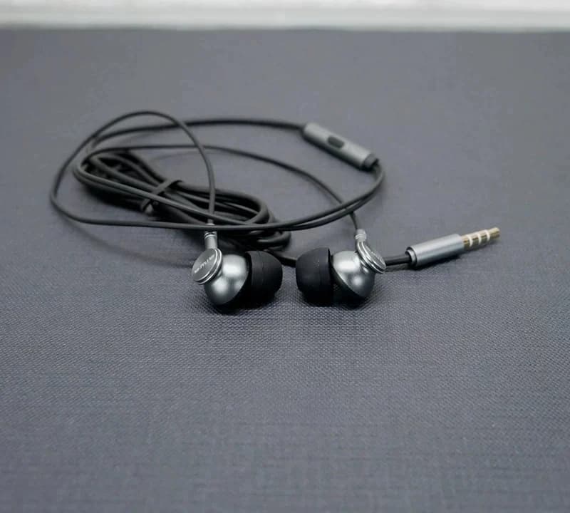 Japanese In-Ear Earphones, 3.5mm US Standard, Built-in Mic & Wire Control, Wired Headset for Smartphones