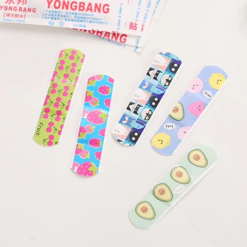 50 pz/set Bambini Del Bambino Impermeabile Gesso Ferita Patch Emostasi Bende Cartoon Cerotto Strisce Kawaii Toppe E Stemmi Traspiranti