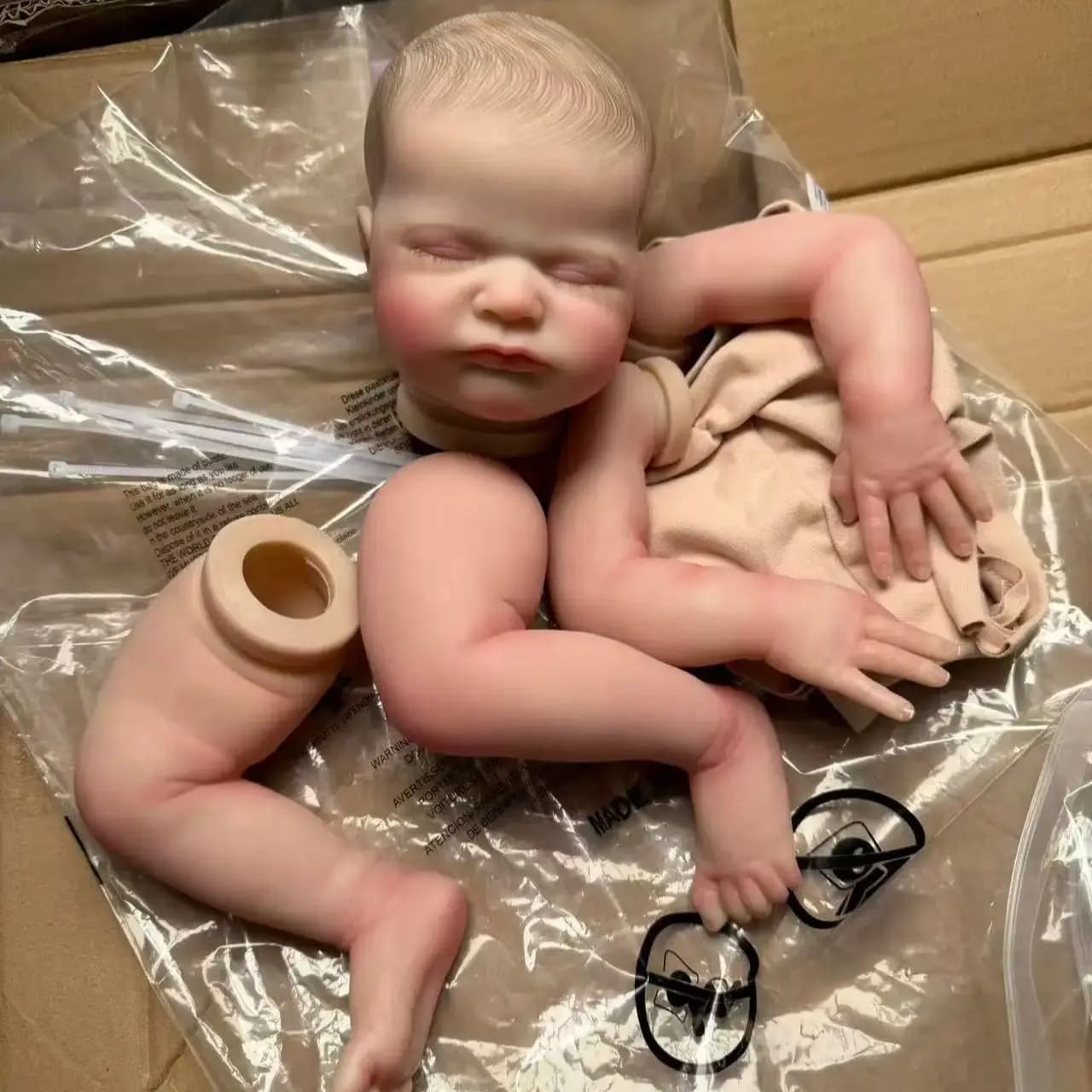 Kit bambola rinata da 18 pollici Max Sleeping Baby Doll Kit già dipinto Parti di bambola fai da te Kit Muñecas tono pelle 3D Bebe Reborn