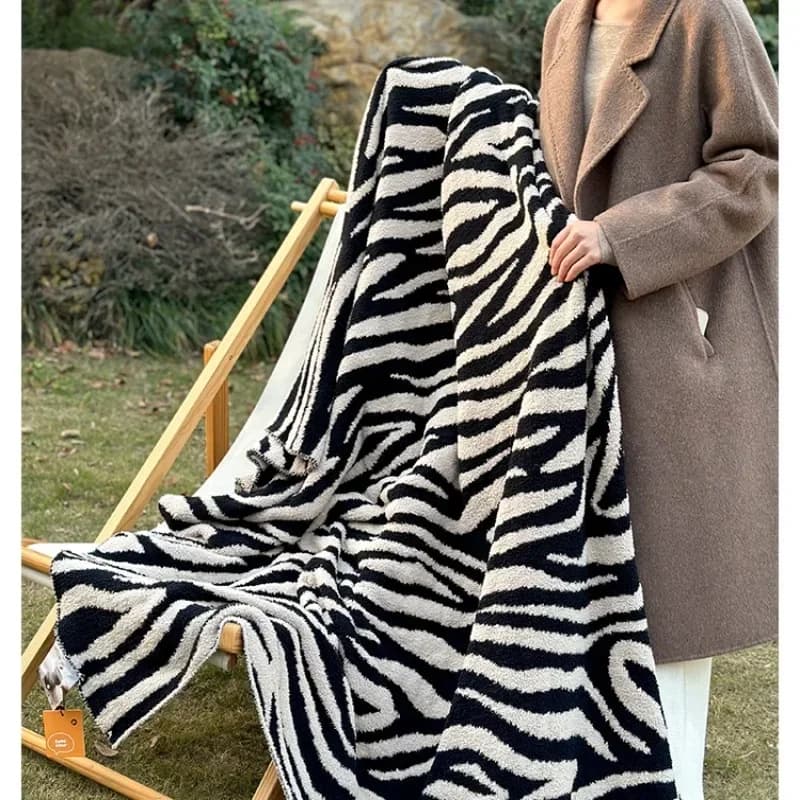 Coperta copridivano con stampa zebrata di fascia alta con mezzo velluto per pisolino in ufficio adatta per la coperta domestica in stile nordico