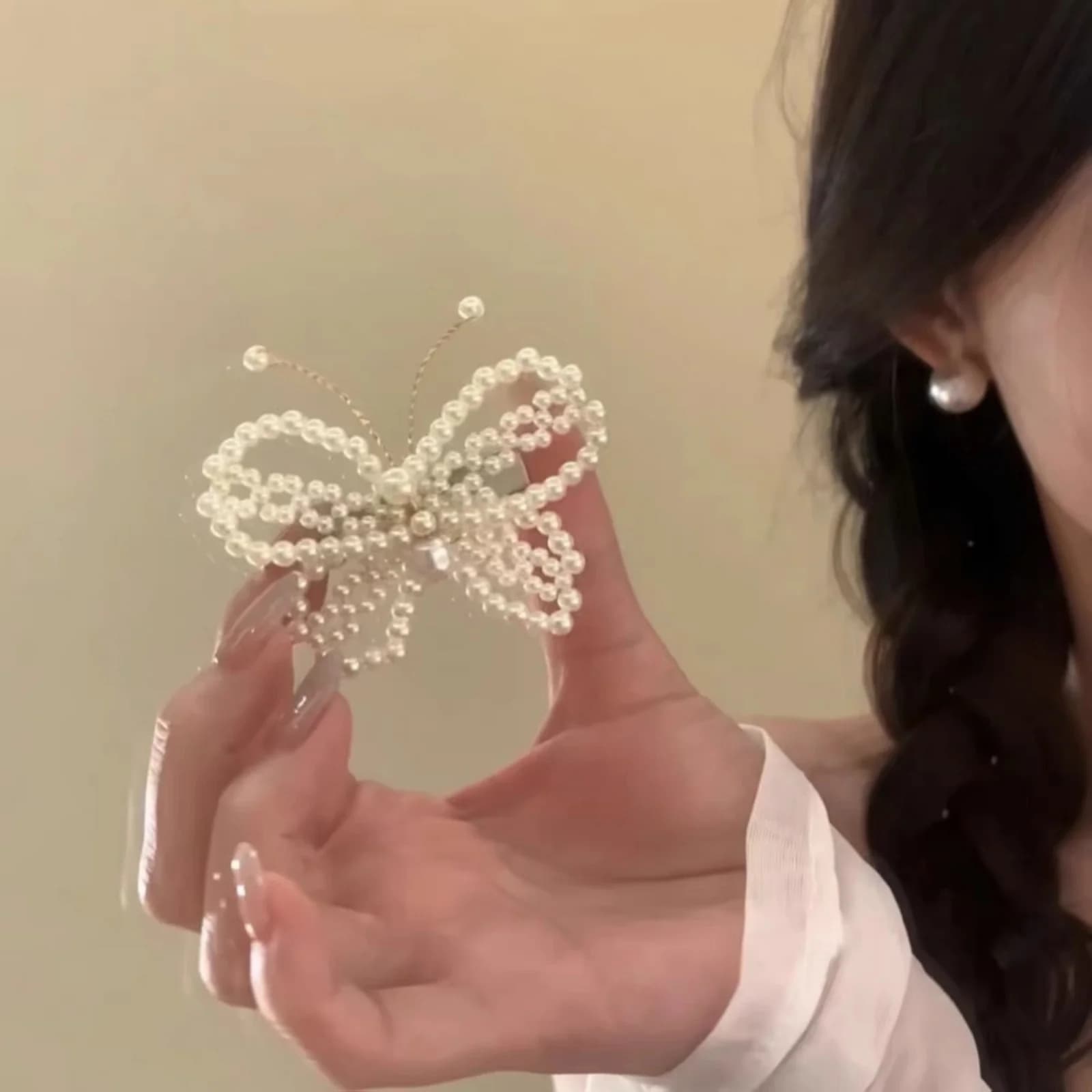 1 piece butterfly hair clip with bright and light butterfly dance pearls, floral design: the same style as INS and Xiaohongshu, DIY hair accessory
