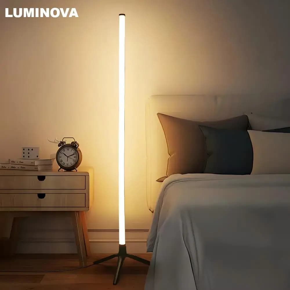 Lampada da terra ad angolo intelligente con controllo APP Lampada da terra per lavoro in soggiorno con sincronizzazione musicale remota 16 milioni di cambiamenti di colore 120 cm
