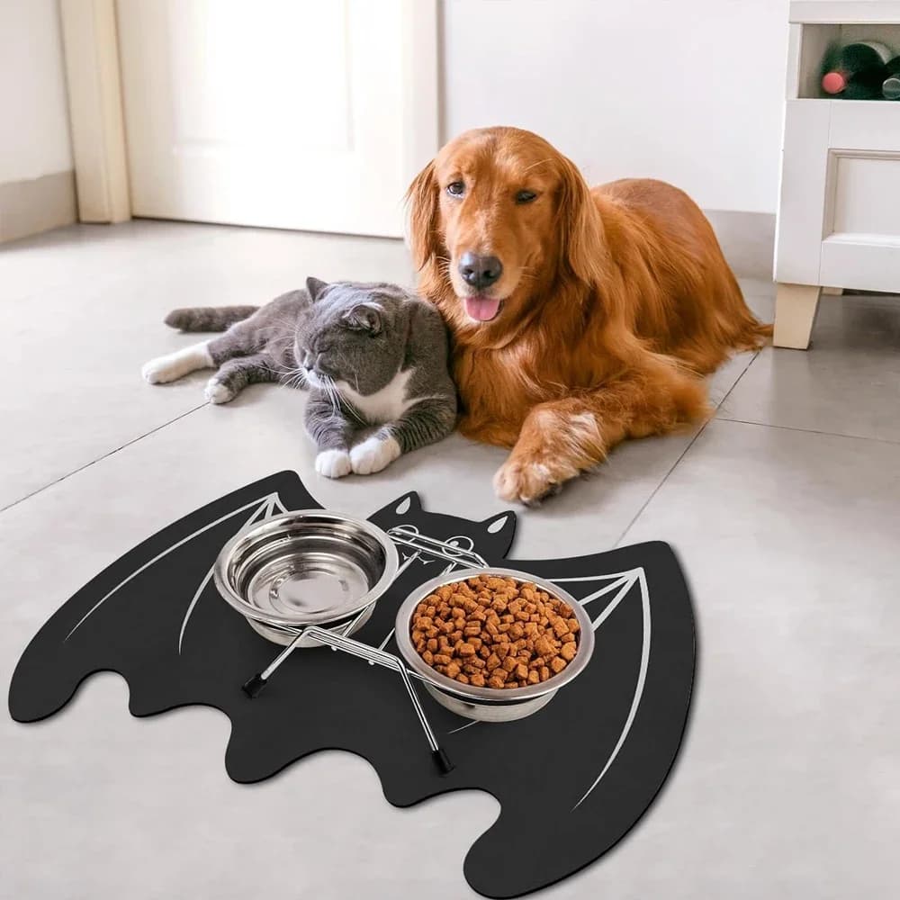 Tappetino per l'alimentazione degli animali domestici a forma di pipistrello con ragnatela di Halloween Protezione antiscivolo a prova di fuoriuscite Tappetino da pranzo facile da pulire Decorazioni per la casa spettrale per cani gatti