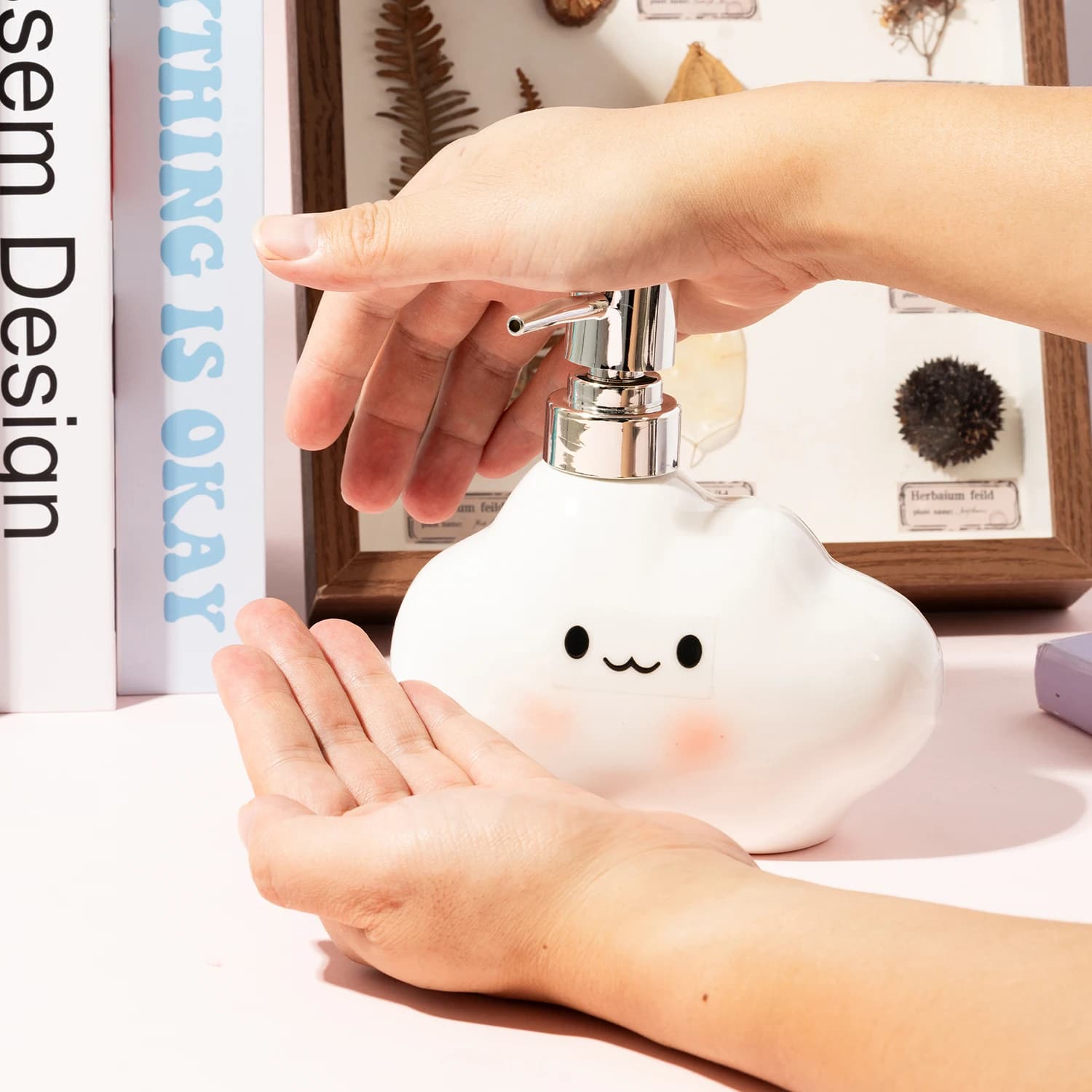 Dispenser di Sapone a Forma di Nuvola - Accessorio da Bagno in Ceramica con Faccina Carina, Bottiglia per Sapone Liquido da 350ml per Cucina e Bagno